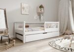 ALFIE Klassisches Kinderbett aus Holz mit runden Sprossen und Bettwäsche-Schublade